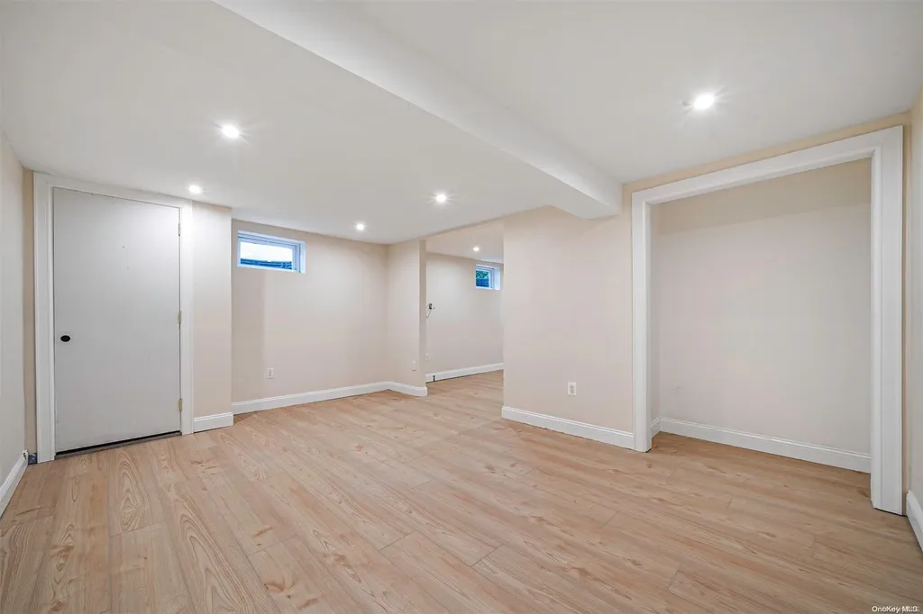 43 Summit Drive Smithtown NY 11787