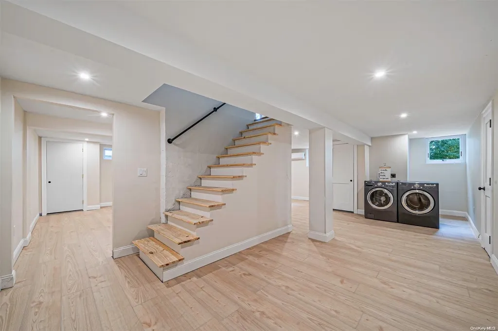 43 Summit Drive Smithtown NY 11787