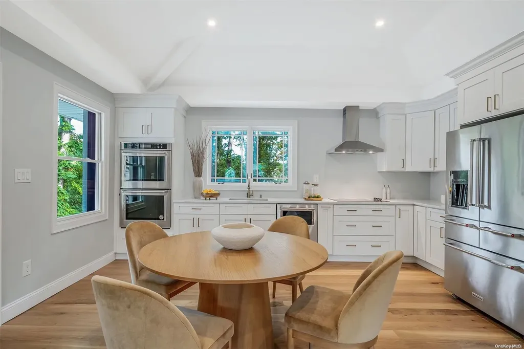 43 Summit Drive Smithtown NY 11787
