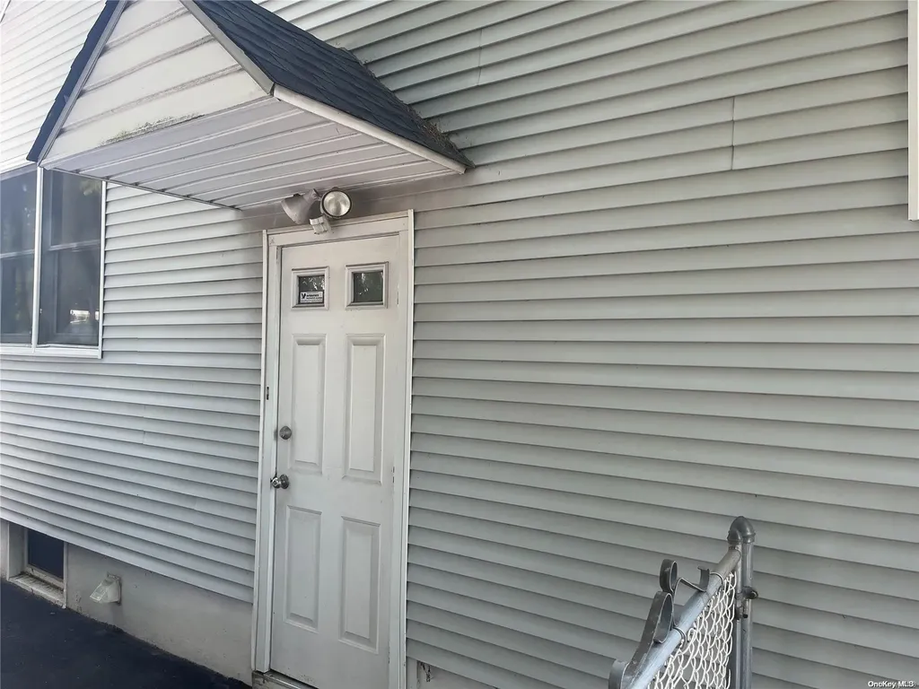 18 Lawnview Avenue Hicksville NY 11801