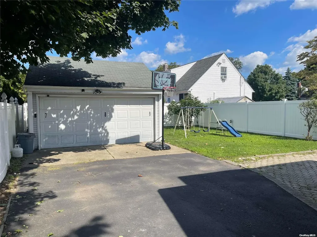 18 Lawnview Avenue Hicksville NY 11801