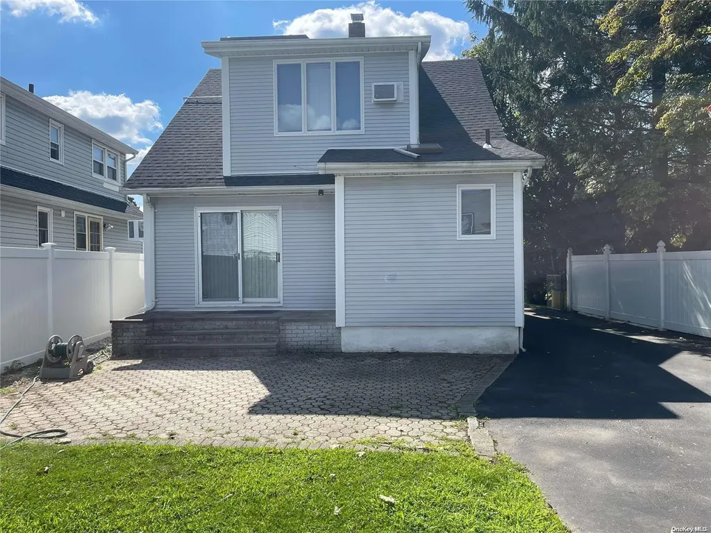 18 Lawnview Avenue Hicksville NY 11801