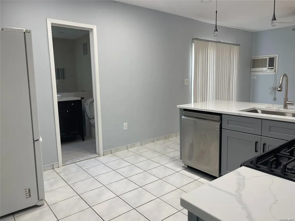 18 Lawnview Avenue Hicksville NY 11801
