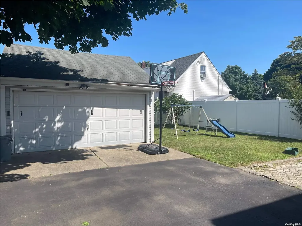 18 Lawnview Avenue Hicksville NY 11801