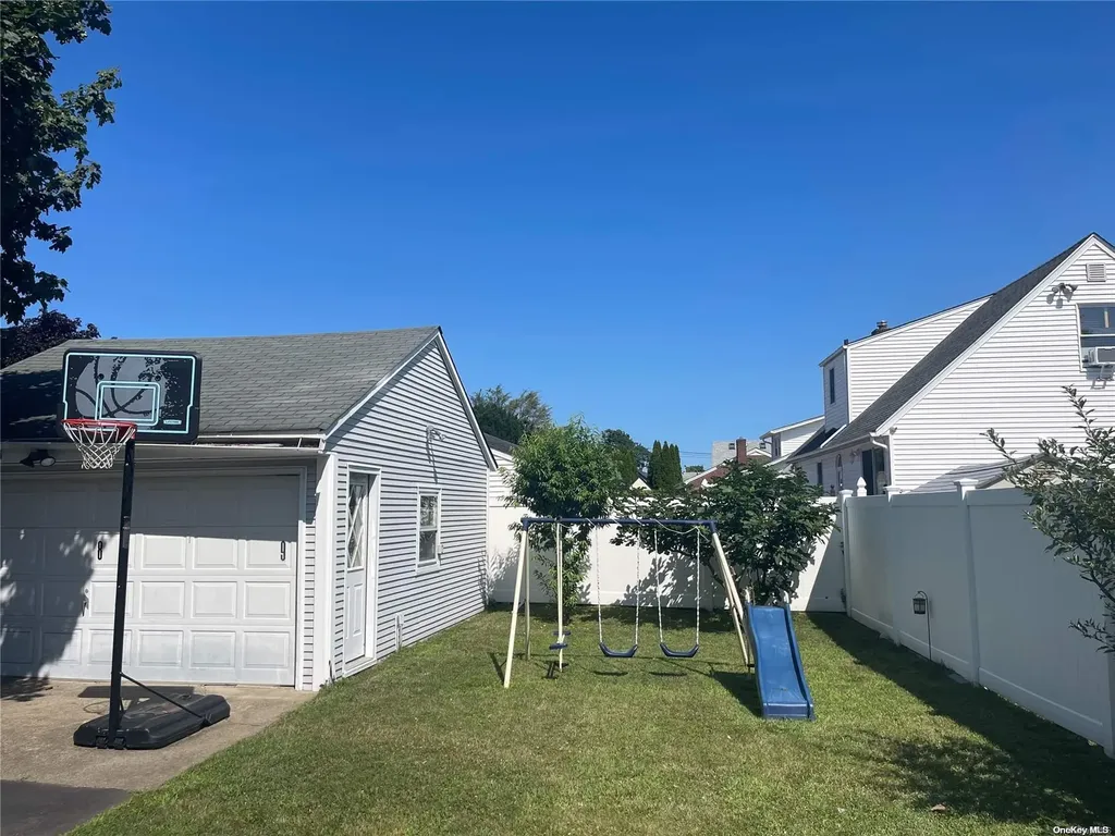 18 Lawnview Avenue Hicksville NY 11801