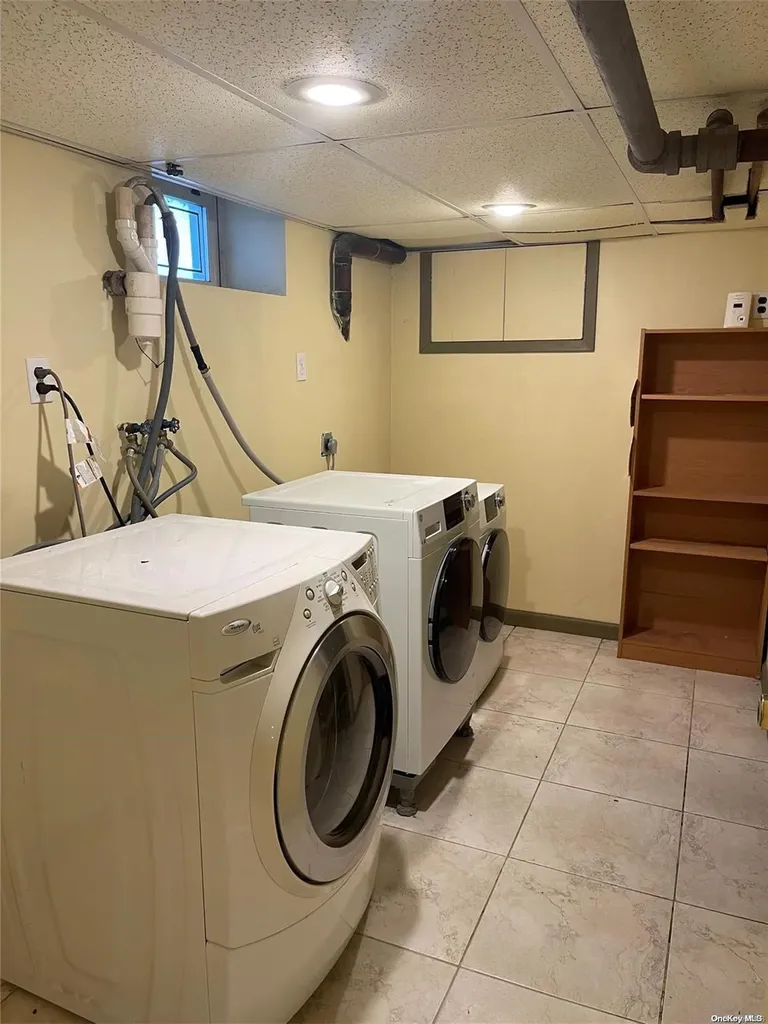 18 Lawnview Avenue Hicksville NY 11801