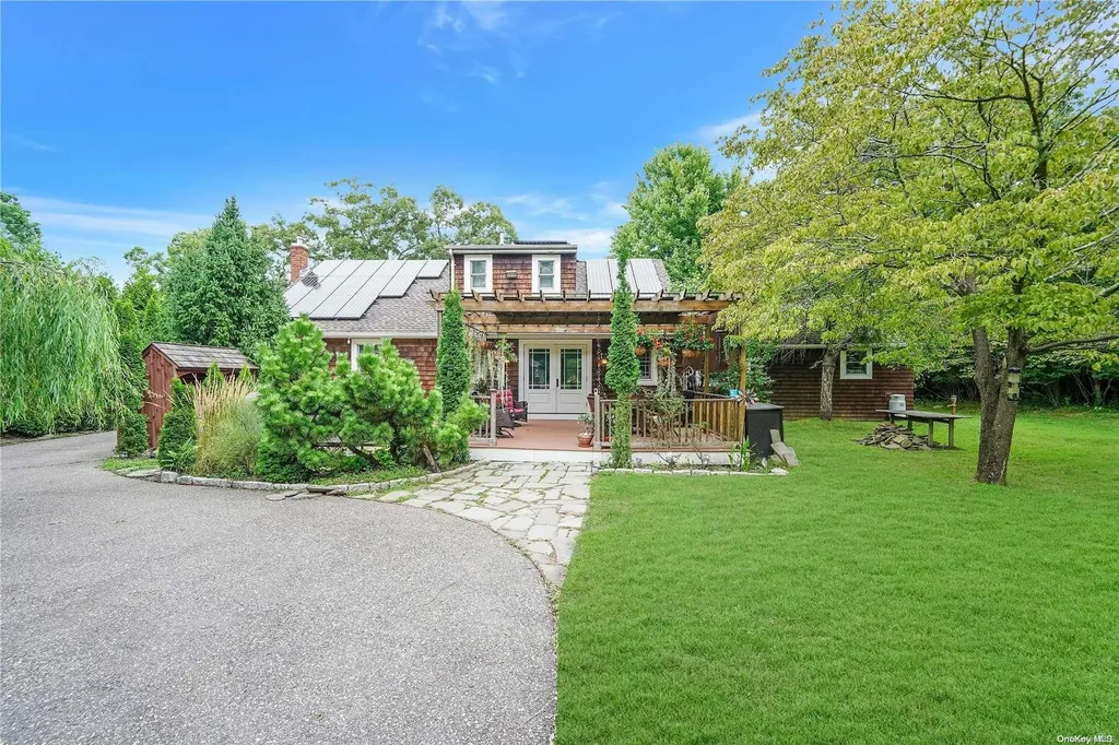 32 Ridge Road Ridge NY 11961
