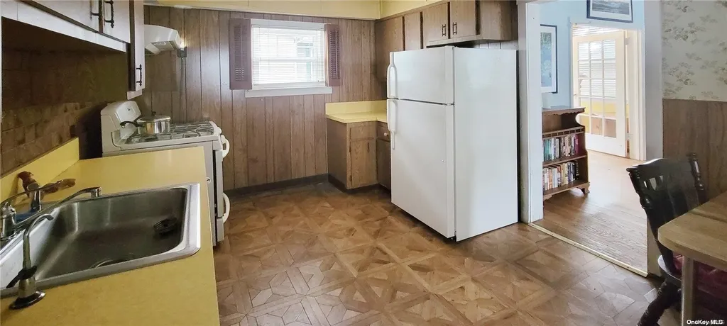 138 Hewlett Avenue Merrick NY 11566