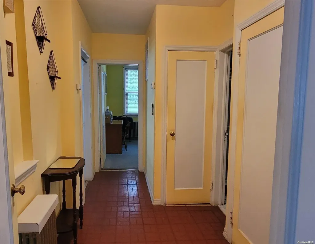 138 Hewlett Avenue Merrick NY 11566