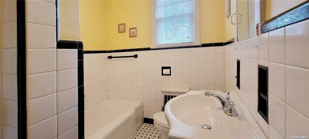 138 Hewlett Avenue Merrick NY 11566