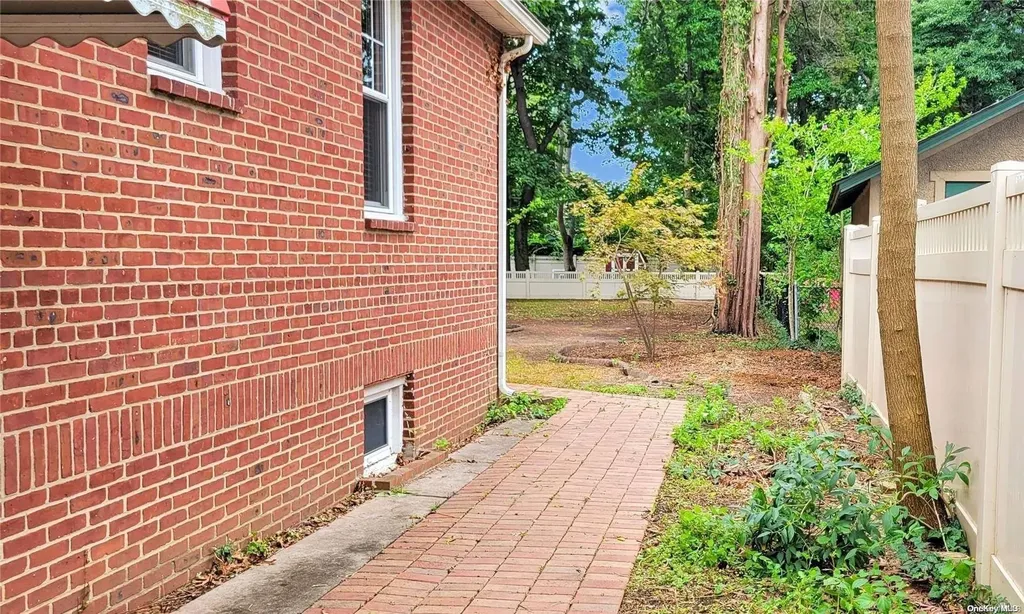 138 Hewlett Avenue Merrick NY 11566