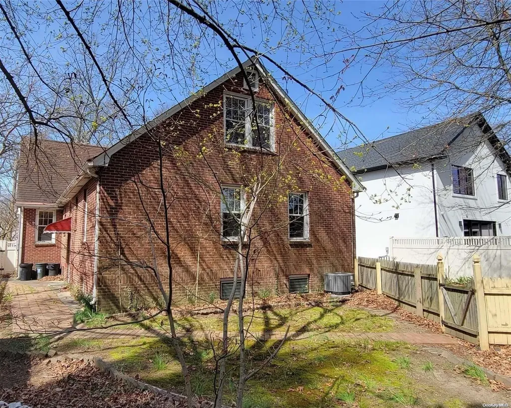138 Hewlett Avenue Merrick NY 11566
