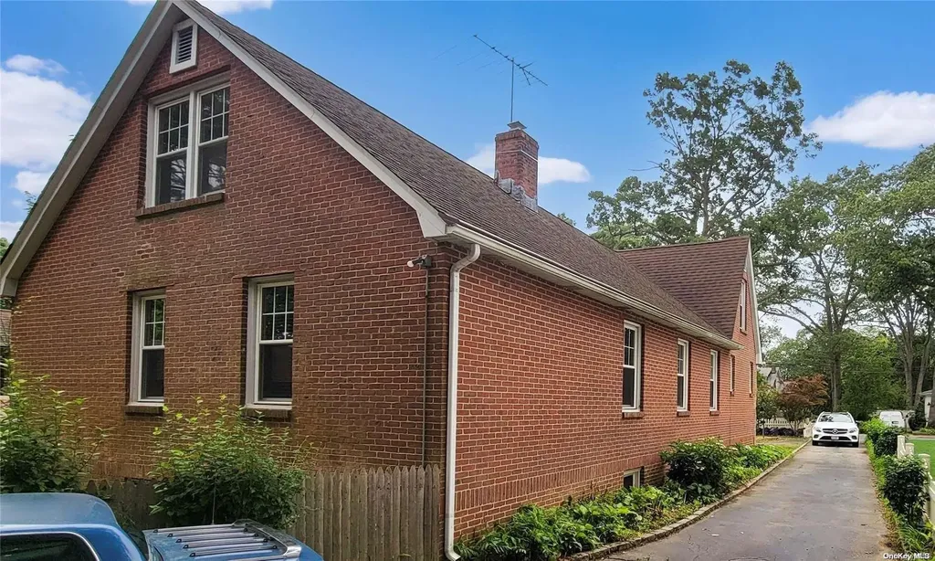 138 Hewlett Avenue Merrick NY 11566