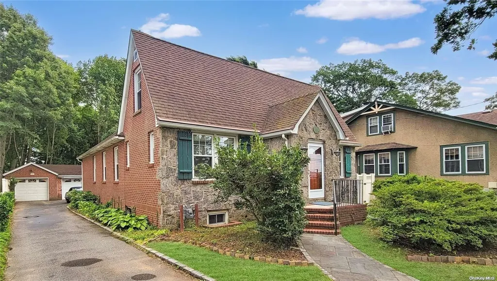 138 Hewlett Avenue Merrick NY 11566