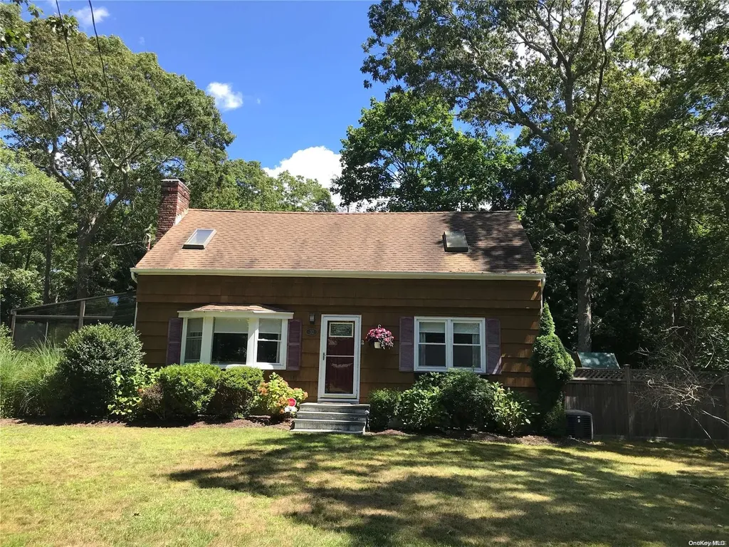 32 Summit Boulevard Westhampton NY 11977