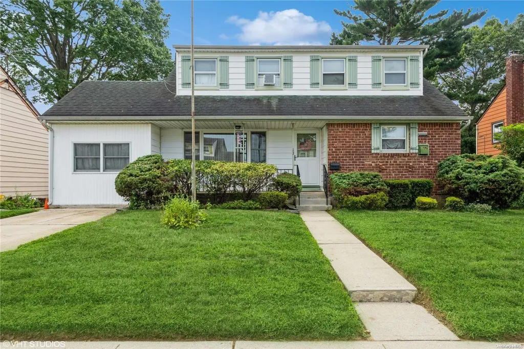 13 Joyce Avenue Massapequa NY 11758