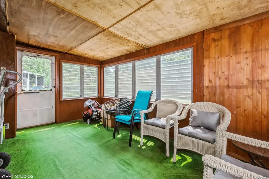 13 Joyce Avenue Massapequa NY 11758