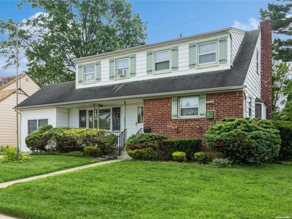 13 Joyce Avenue Massapequa NY 11758