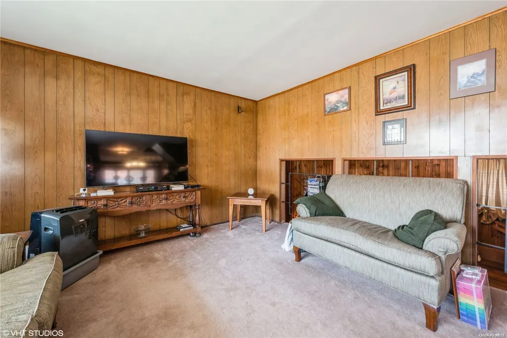 13 Joyce Avenue Massapequa NY 11758