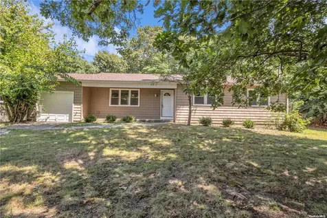 19 Bellview Avenue Brookhaven NY 11719