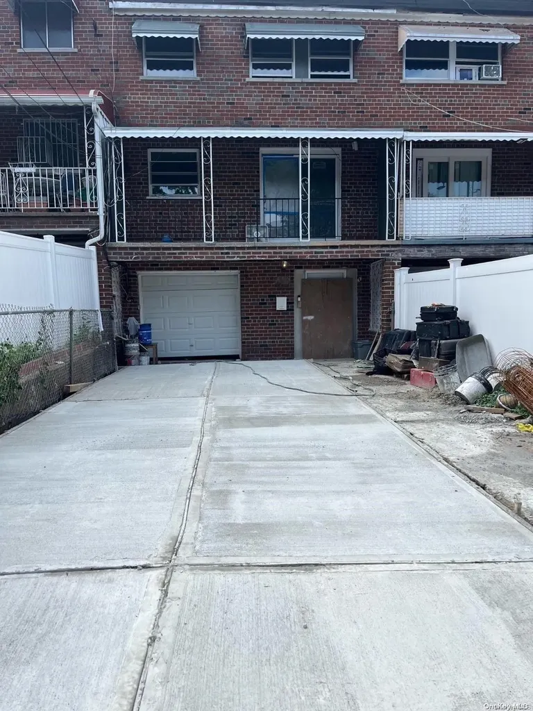 4005 Laconia Avenue Bronx NY 10466