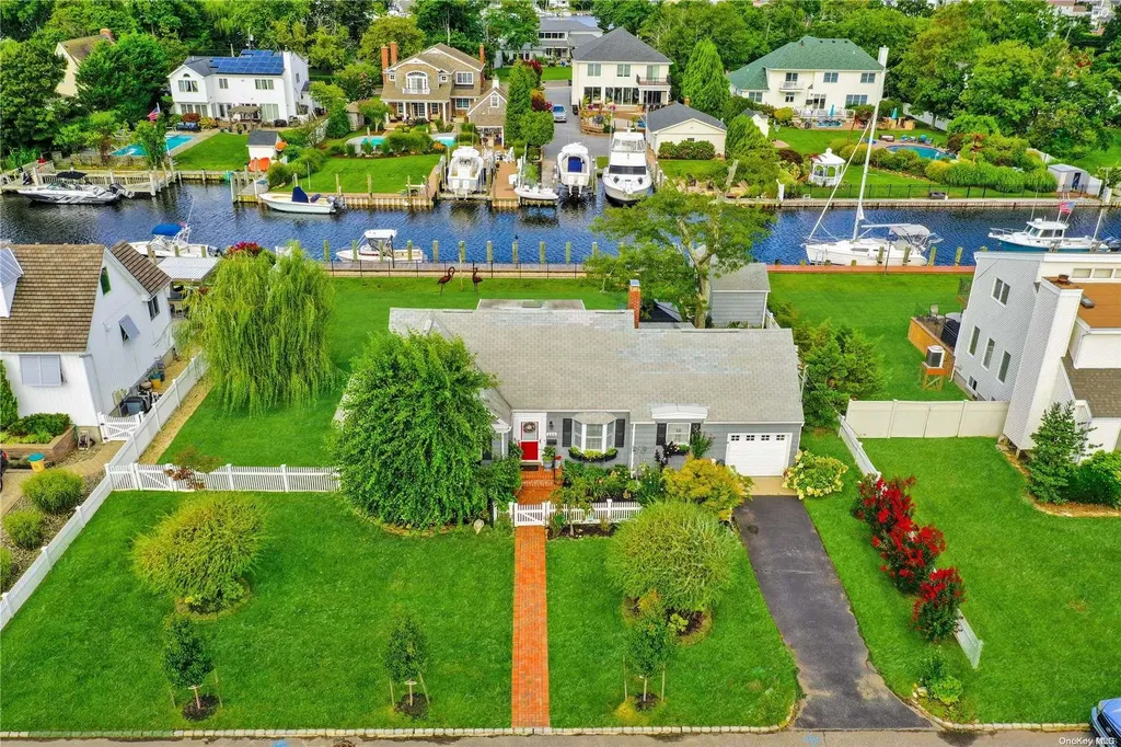 110 Sequams Lane W West Islip NY 11795