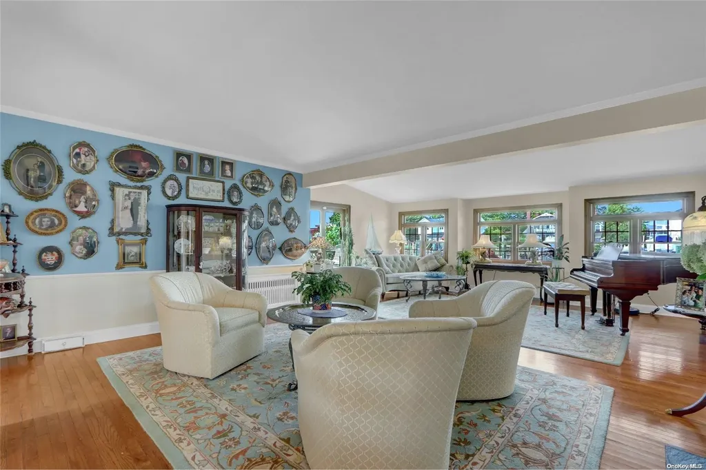 110 Sequams Lane W West Islip NY 11795