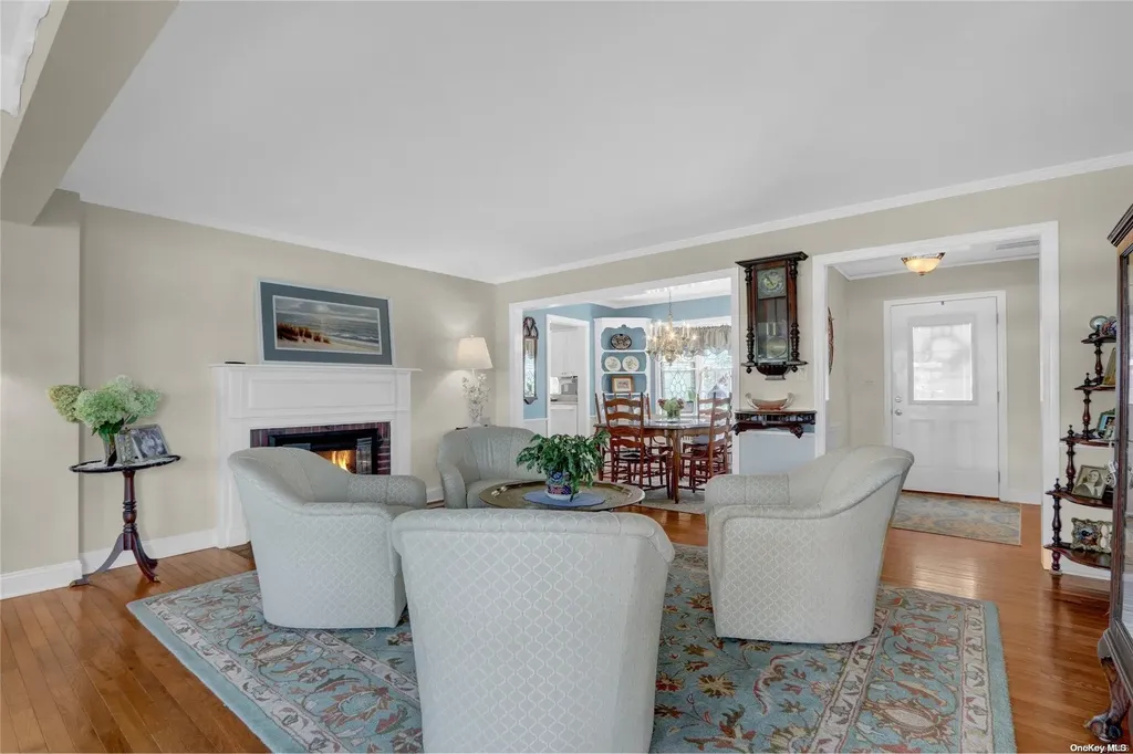 110 Sequams Lane W West Islip NY 11795