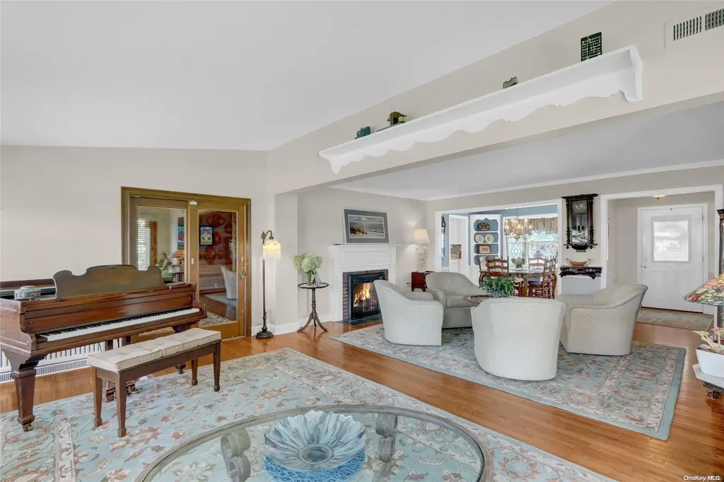 110 Sequams Lane W West Islip NY 11795