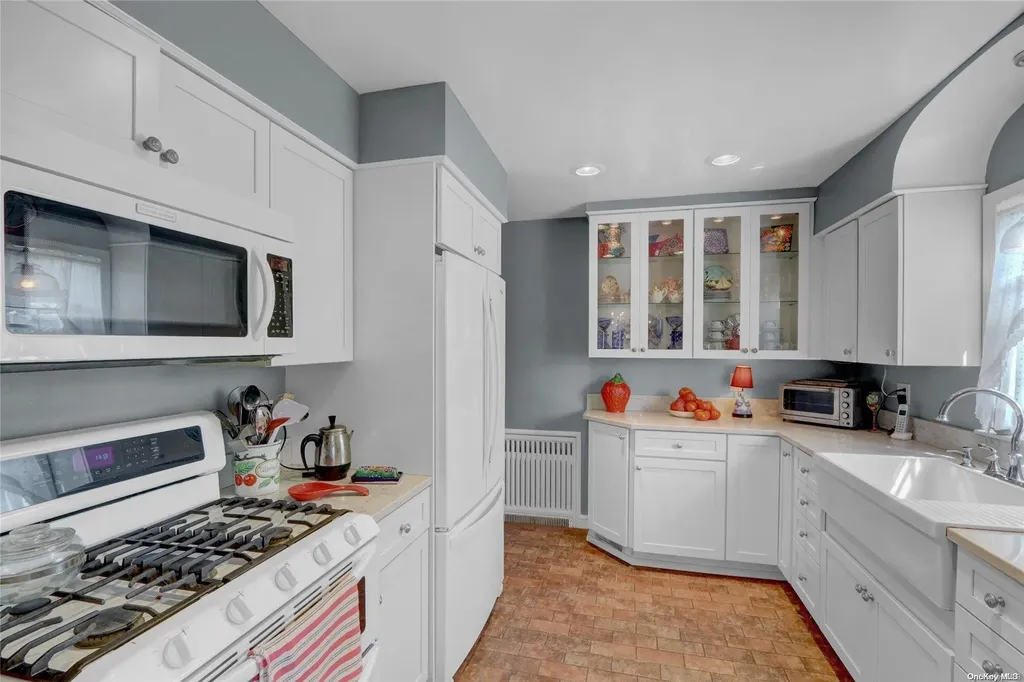 110 Sequams Lane W West Islip NY 11795