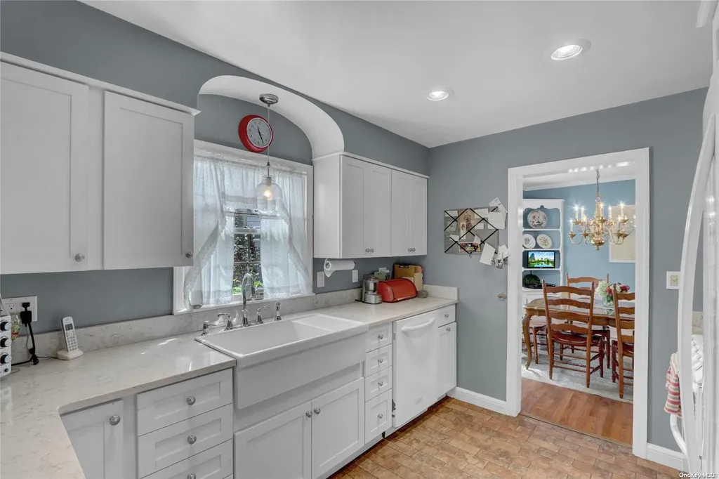 110 Sequams Lane W West Islip NY 11795