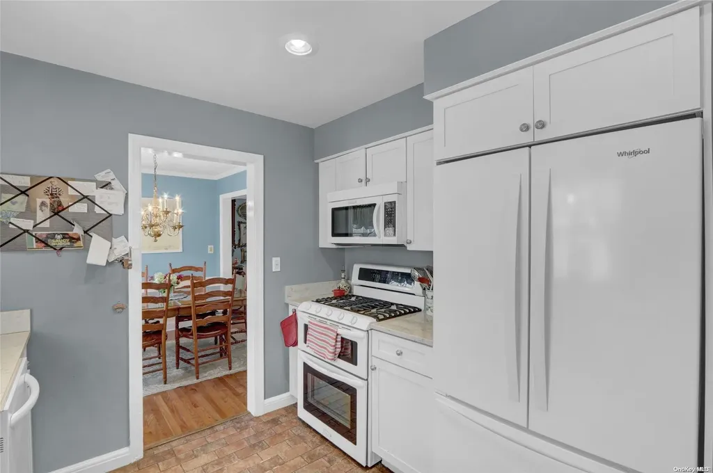 110 Sequams Lane W West Islip NY 11795
