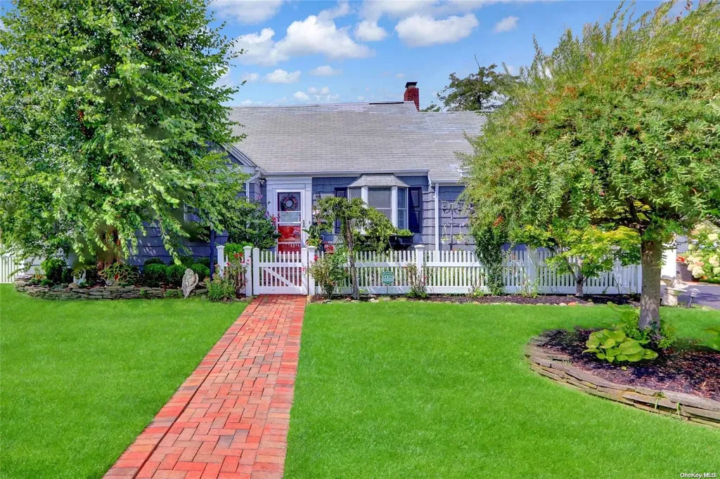 110 Sequams Lane W West Islip NY 11795