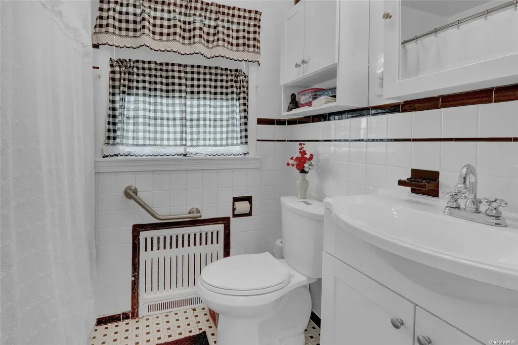 110 Sequams Lane W West Islip NY 11795