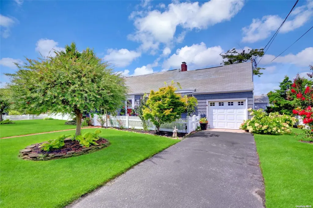 110 Sequams Lane W West Islip NY 11795
