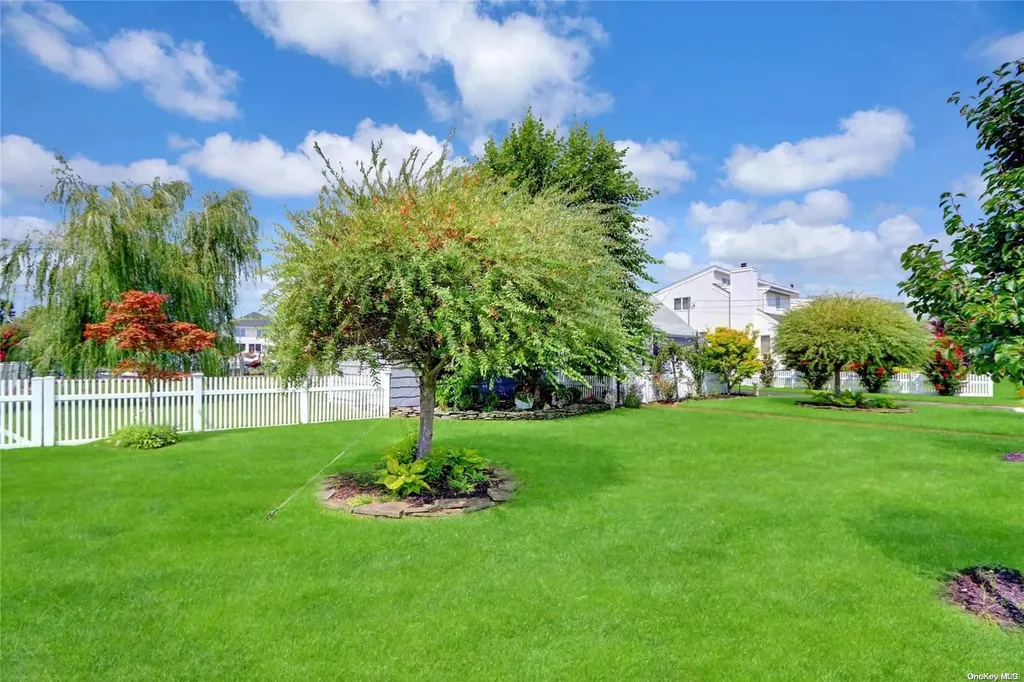 110 Sequams Lane W West Islip NY 11795