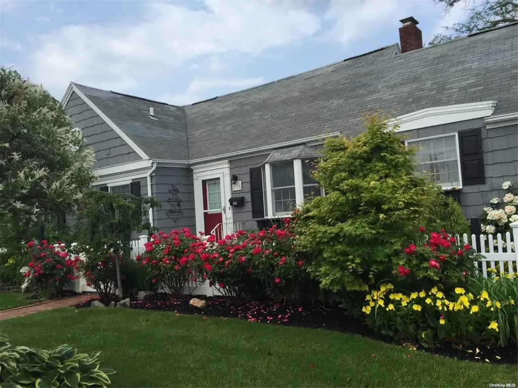 110 Sequams Lane W West Islip NY 11795