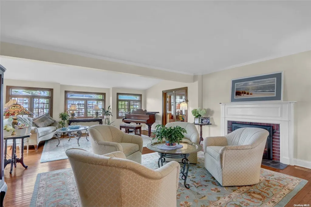 110 Sequams Lane W West Islip NY 11795