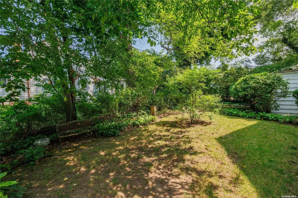 10 Mayfair Court Freeport NY 11520