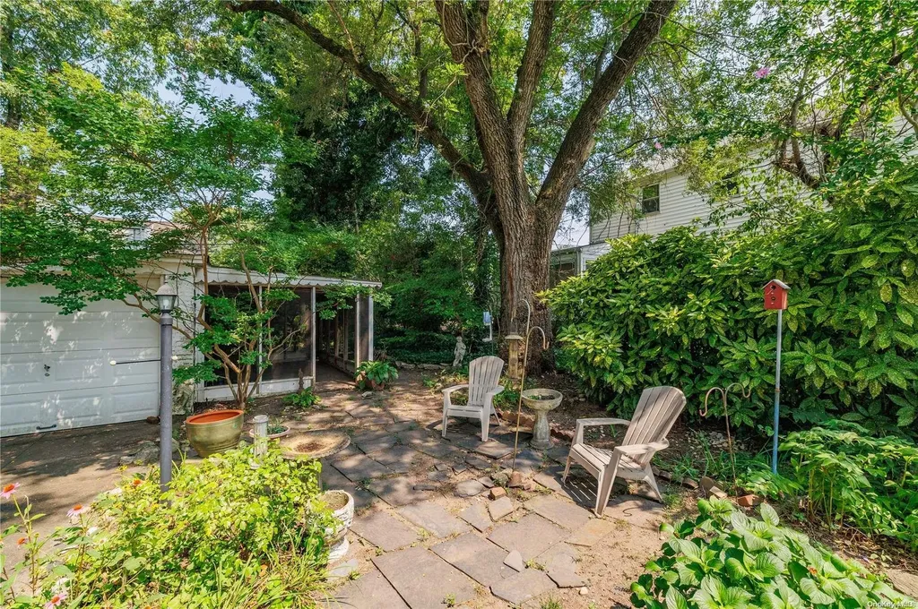 10 Mayfair Court Freeport NY 11520