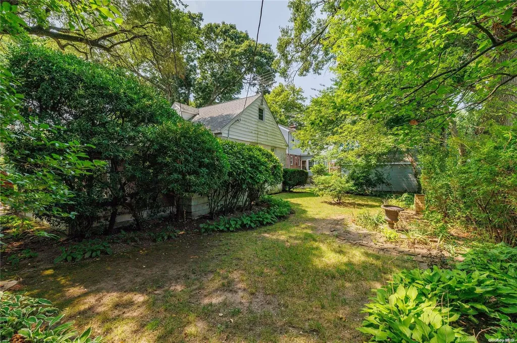 10 Mayfair Court Freeport NY 11520