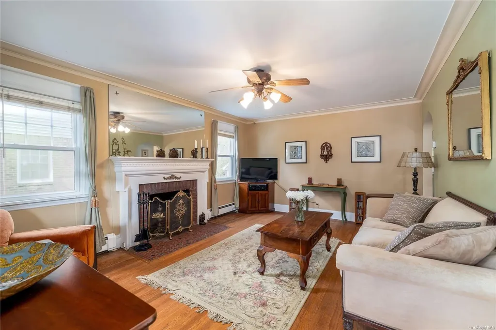 10 Mayfair Court Freeport NY 11520