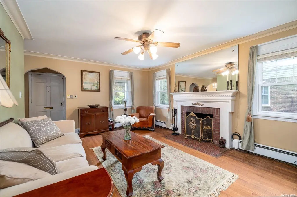10 Mayfair Court Freeport NY 11520