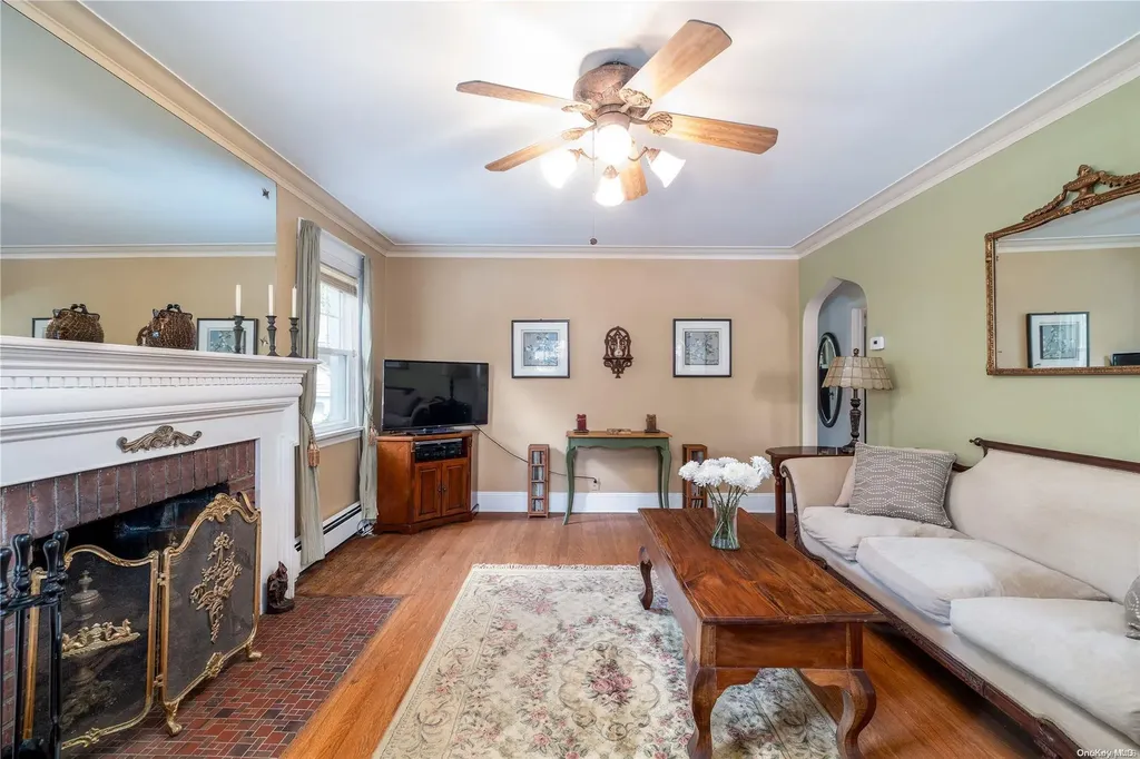10 Mayfair Court Freeport NY 11520