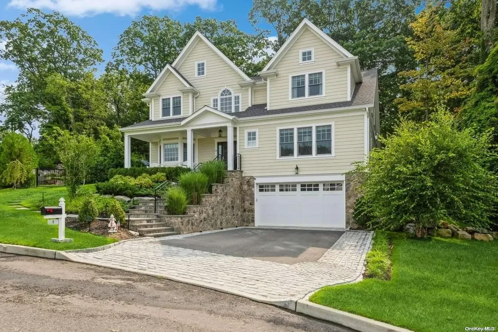 8 Jeanne Marie Court Huntington NY 11743