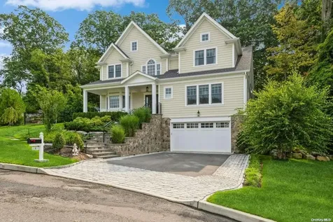 8 Jeanne Marie Court Huntington NY 11743