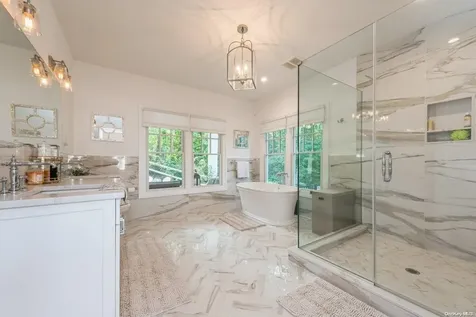 8 Jeanne Marie Court Huntington NY 11743