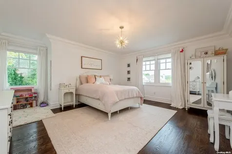 8 Jeanne Marie Court Huntington NY 11743
