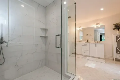 8 Jeanne Marie Court Huntington NY 11743