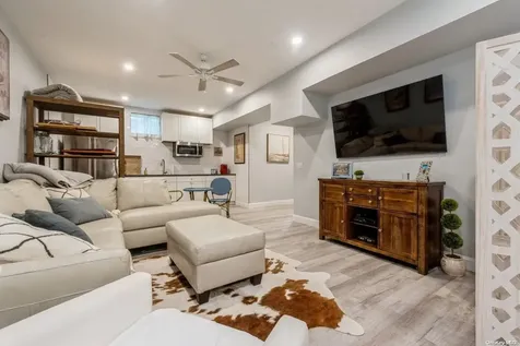 8 Jeanne Marie Court Huntington NY 11743